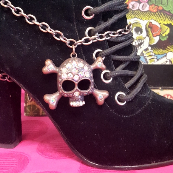 Rhinestone Studded Skull Boot Jewelry - Picture 6 of 10